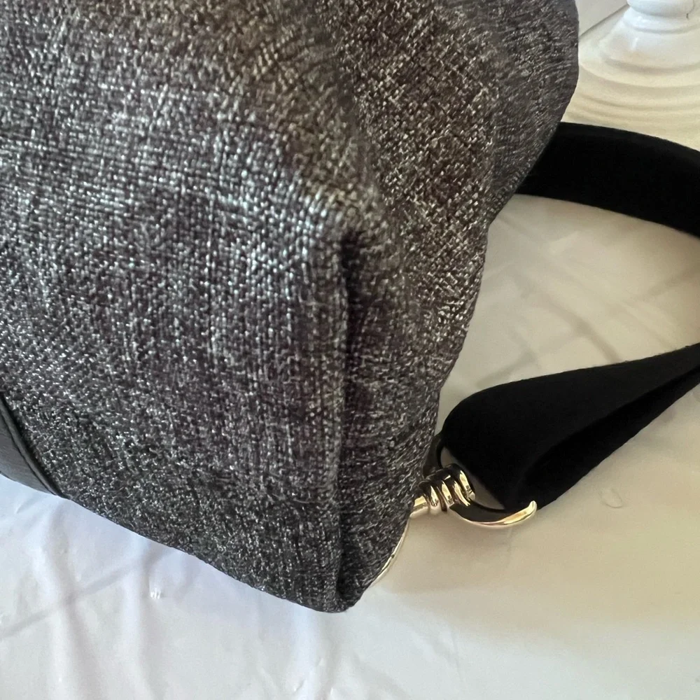 SOLD Henri Bendel - Picture 6 of 11